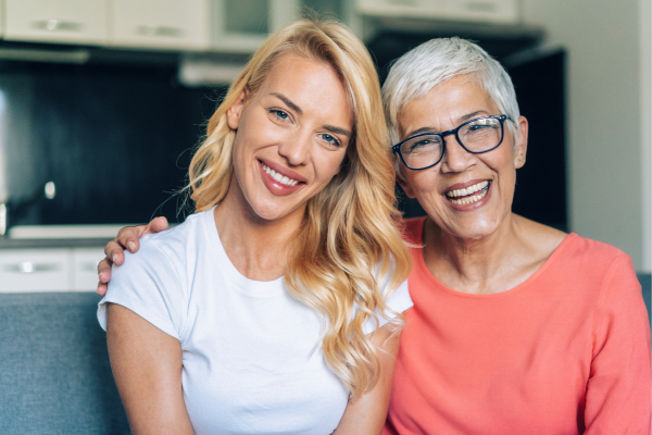 Upptäck hur dagligt intag av hydrolyserat kollagen påverkar hud, leder och ben jämfört med ingen kollagen – från 30 till 80 år